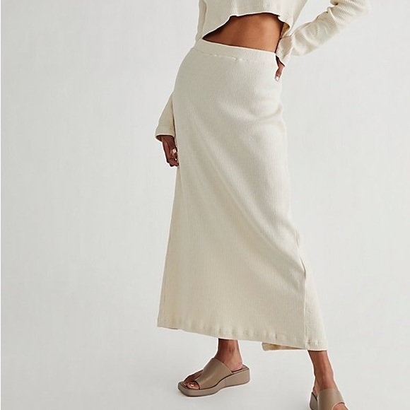 Free People Dresses & Skirts - Free People Beach Josie Ecru Ribbed Knit Sweater Midi Skirt